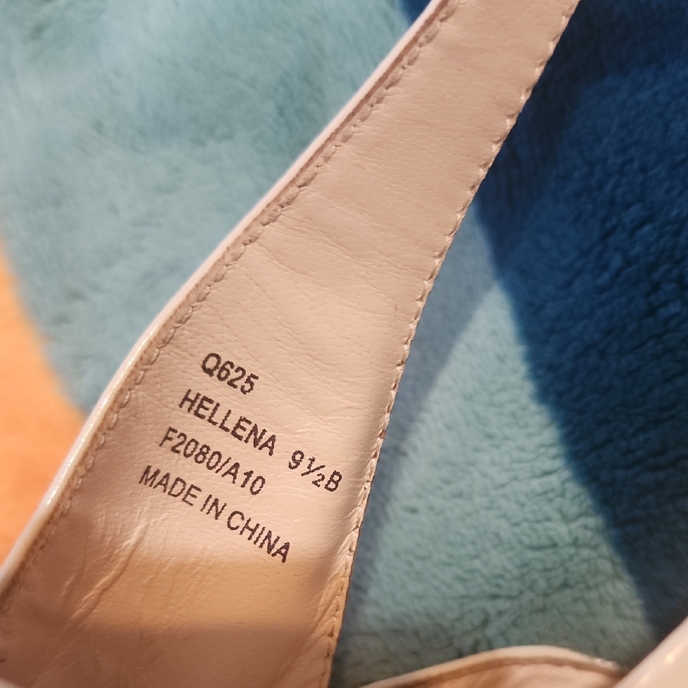 Coach Women's White Patent Sandals - Picture 3 of 6